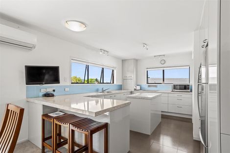 Photo of property in 10 Tatyana Place, Massey, Auckland, 0614