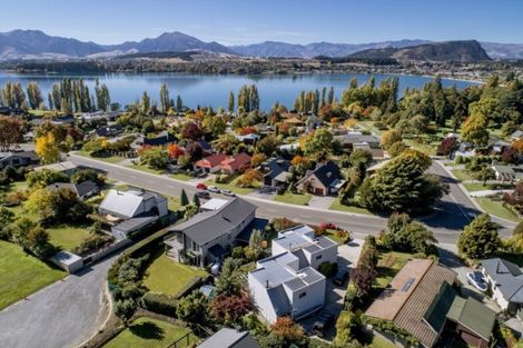Photo of property in 33 Sargood Drive, Wanaka, 9305