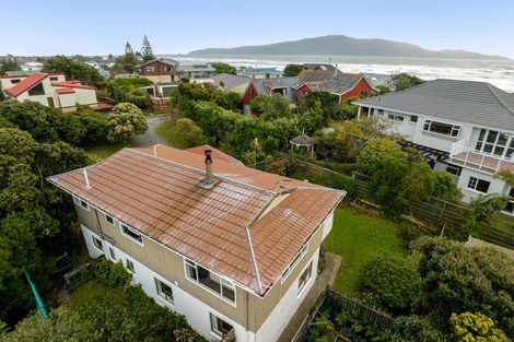 Photo of property in 12 Ara Kuaka, Waikanae Beach, Waikanae, 5036