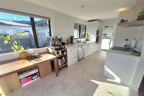 Photo of property in 2 Freyberg Street, Waterloo, Lower Hutt, 5011