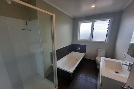 Photo of property in 2/14 Mona Vale, West Harbour, Auckland, 0618