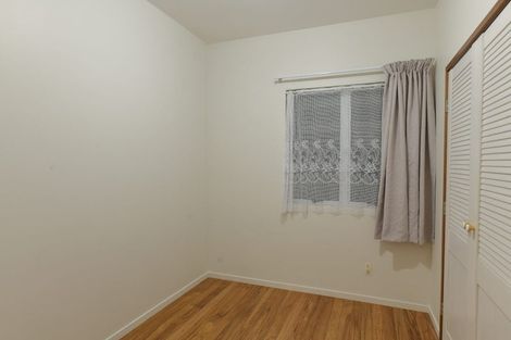 Photo of property in 32 Te Atatu Road, Te Atatu South, Auckland, 0610