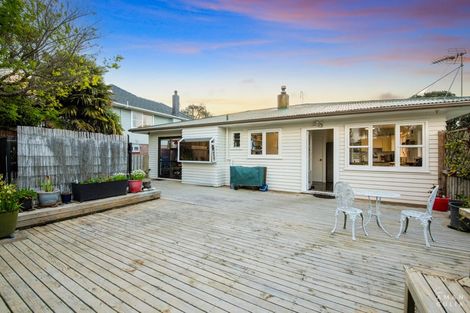 Photo of property in 62 Stottholm Road, Titirangi, Auckland, 0604
