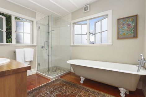 Photo of property in 12 Vincent Road, Northcote Point, Auckland, 0627