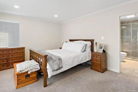Photo of property in 22 Syd Grant Crescent, Orewa, 0931