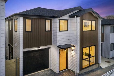 Photo of property in 1e Valron Road, Te Atatu South, Auckland, 0602