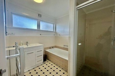 Photo of property in 1/5 Braemar Road, Castor Bay, Auckland, 0620