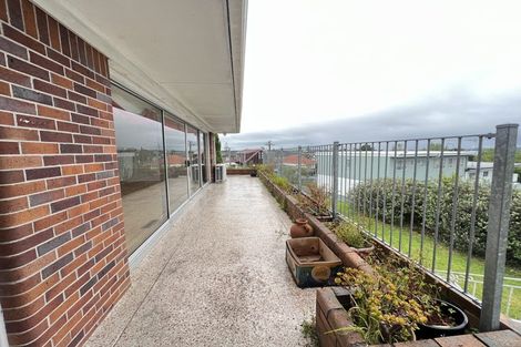 Photo of property in 4 Hillary Heights Avenue, Glendene, Auckland, 0602