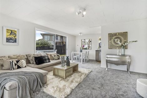 Photo of property in 17 Magdalen Place, West Harbour, Auckland, 0618