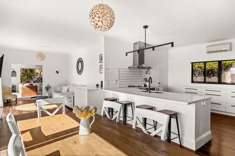 Photo of property in 73 James Cook Street, Havelock North, 4130