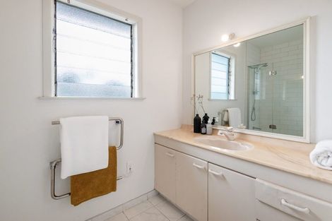 Photo of property in 1/95 Sylvan Avenue, Northcote, Auckland, 0627