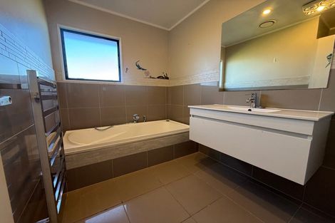 Photo of property in 147 Botany Road, Botany Downs, Auckland, 2010