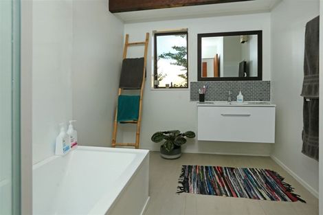 Photo of property in 3/98 Roberts Road, Te Atatu South, Auckland, 0610