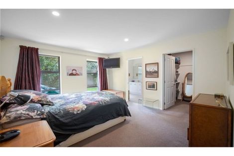 Photo of property in 4 The Oval, Hillmorton, Christchurch, 8024