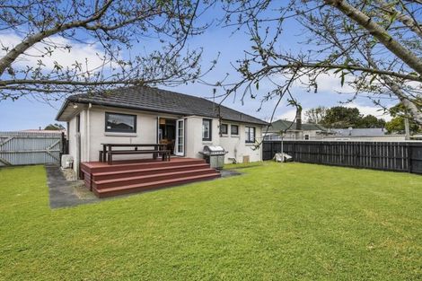 Photo of property in 20 Grove Road, Papakura, 2110