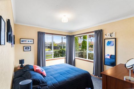 Photo of property in 53 Farquhars Road, Redwood, Christchurch, 8051