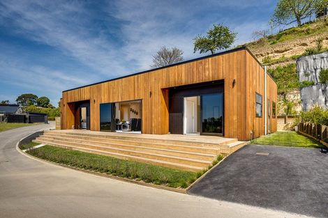 Photo of property in 91 Oak Road, Poraiti, Napier, 4112