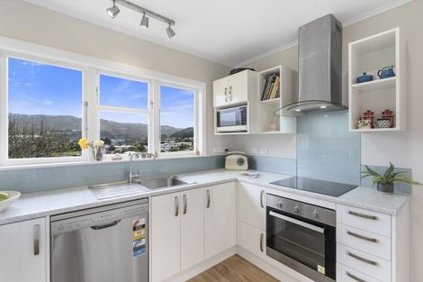 Photo of property in 28 Saint Johns Terrace, Tawa, Wellington, 5028