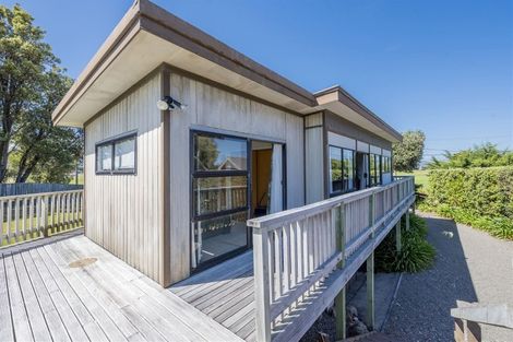 Photo of property in 668 Waikawa Beach Road, Waikawa Beach, Manakau, 5573
