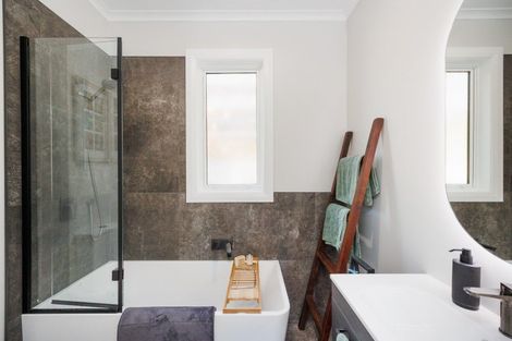 Photo of property in 32 Colombo Street, Hokowhitu, Palmerston North, 4410