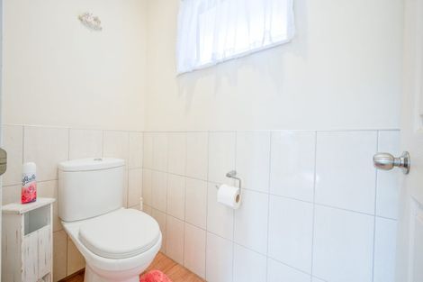 Photo of property in 64a Clevedon Road, Papakura, 2110