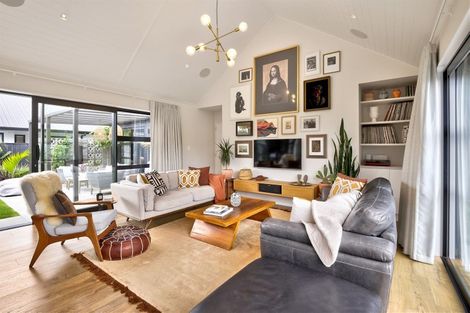 Photo of property in 2 Len Ireland Drive, Kumeu, 0810