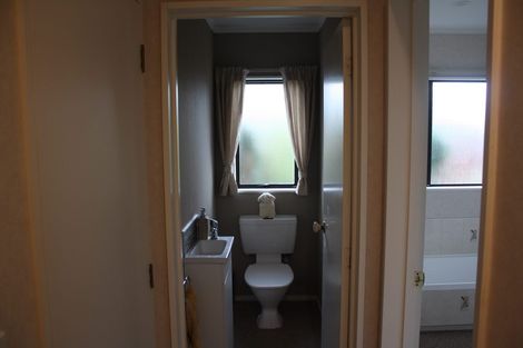 Photo of property in 4 Cranbrook Grove, Waikanae, 5036