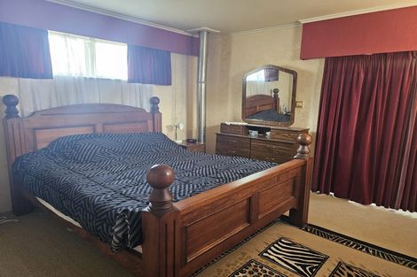 Photo of property in 17 Tiroroa Avenue, Te Atatu South, Auckland, 0610