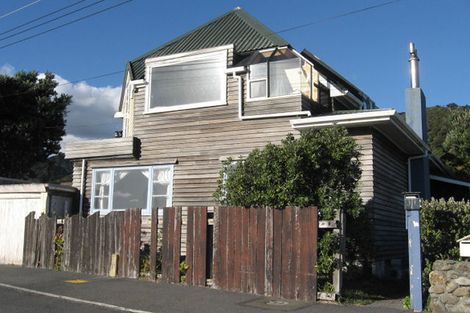 Photo of property in 147 Marine Parade, Eastbourne, Lower Hutt, 5013