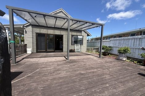 Photo of property in 456a West Coast Road, Glen Eden, Auckland, 0602