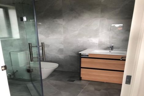 Photo of property in 4a Mcquoid Place, Glenfield, Auckland, 0629