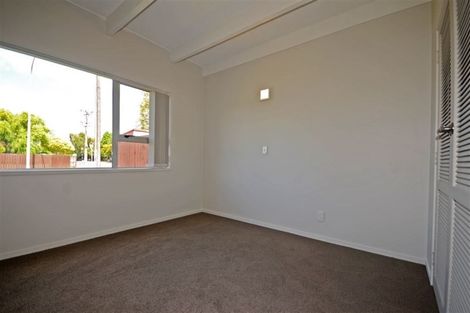Photo of property in 2/2 Edwards Avenue, Henderson, Auckland, 0610