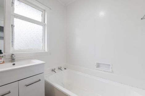 Photo of property in 8 Fyson Place, Hawera, 4610