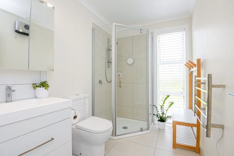 Photo of property in 32 Pateke Drive, Kenepuru, Porirua, 5022