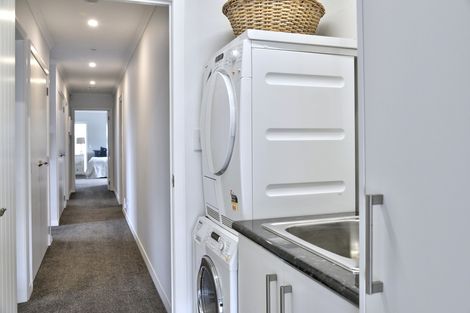 Photo of property in 1 Madison Street, Carterton, 5713