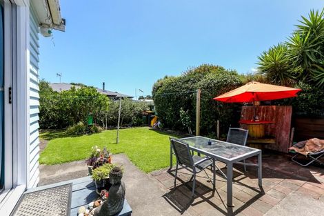 Photo of property in 17 Record Street, Fitzroy, New Plymouth, 4312