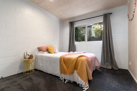 Photo of property in 15 Park Road, Carterton, 5713