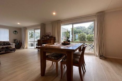 Photo of property in 24 Laly Haddon Place, Matakana, 0985