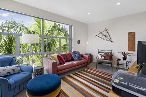 Photo of property in 14a Holiday Road, Stanmore Bay, Whangaparaoa, 0932