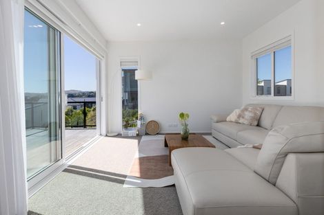 Photo of property in 30 Hokioi Drive, Kenepuru, Porirua, 5022