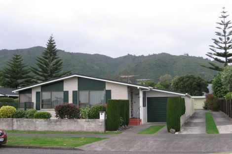 Photo of property in 34a Rewarewa Crescent, Waikanae, 5036