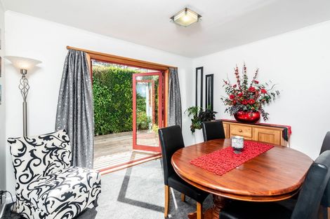 Photo of property in 15 Ruskin Road, Newlands, Wellington, 6037