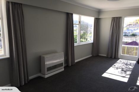 Photo of property in 98 Melbourne Road, Island Bay, Wellington, 6023