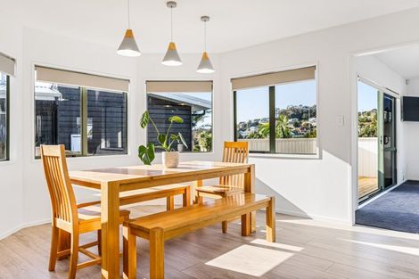 Photo of property in 184b Whangaparaoa Road, Red Beach, 0932