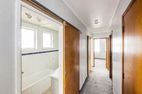 Photo of property in 11 Tomlin Place, Mangere East, Auckland, 2024