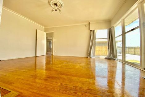 Photo of property in 15 Addington Avenue, Manurewa, Auckland, 2102