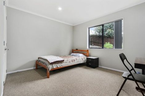 Photo of property in 16 Toledo Avenue, Henderson, Auckland, 0612