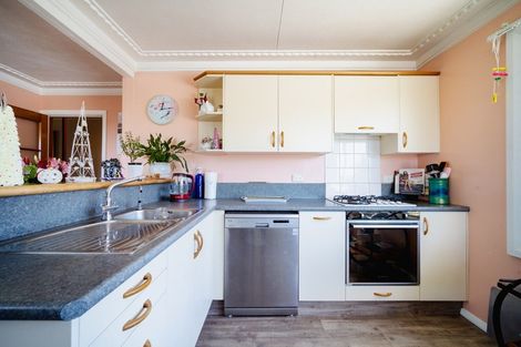 Photo of property in 9 Glen Road, Mornington, Dunedin, 9011