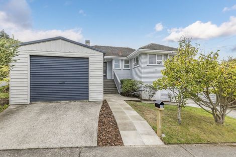 Photo of property in 11 Wakefield Terrace, Tawa, Wellington, 5028