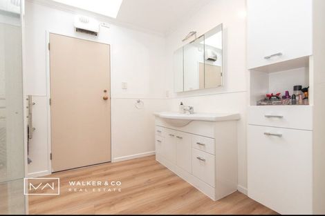 Photo of property in 2 Bathurst Street, Heretaunga, Upper Hutt, 5018